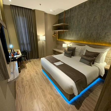 De Paris Hotel Medan Esterno foto