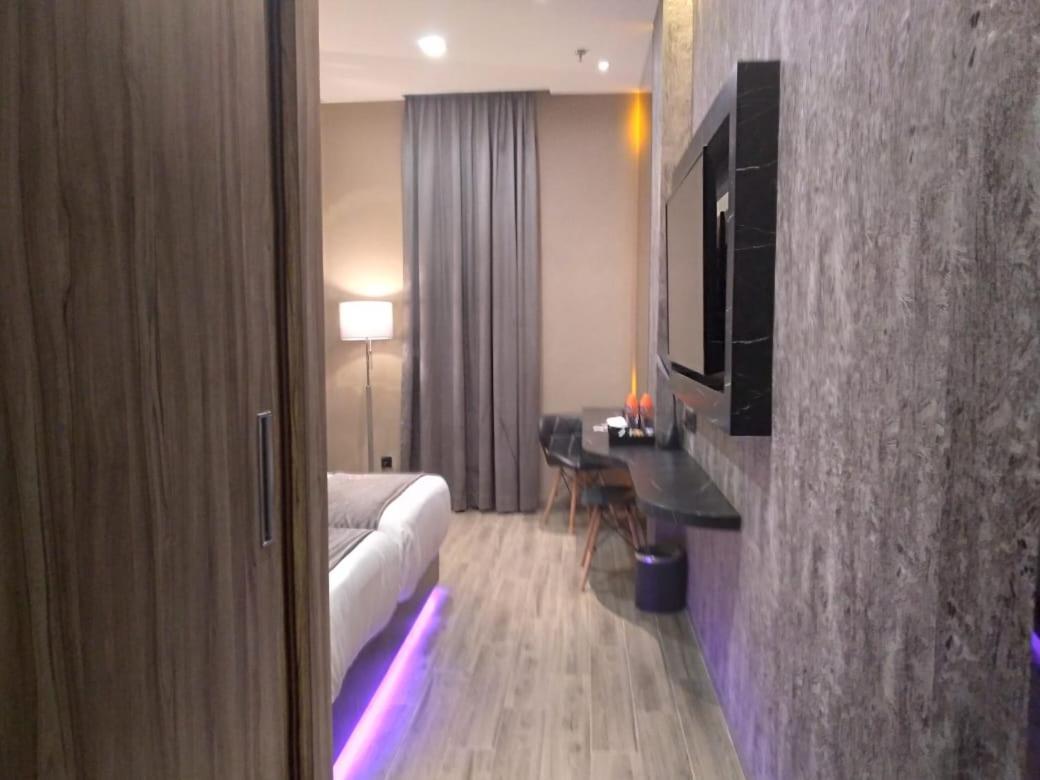 De Paris Hotel Medan Esterno foto