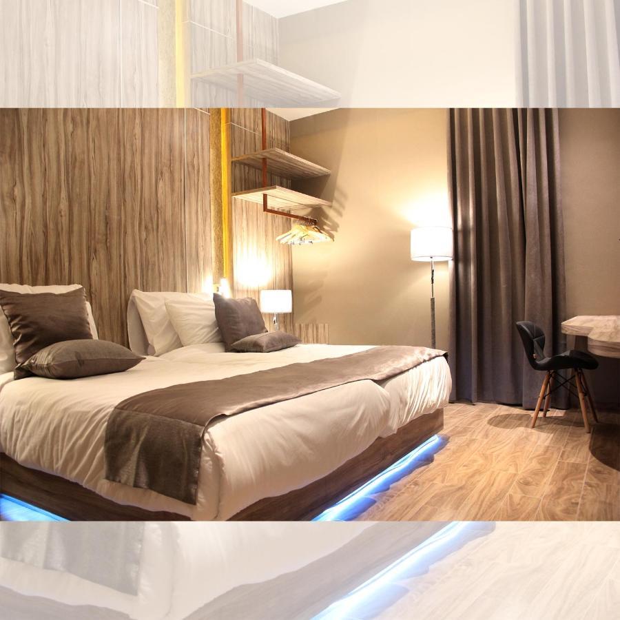De Paris Hotel Medan Esterno foto