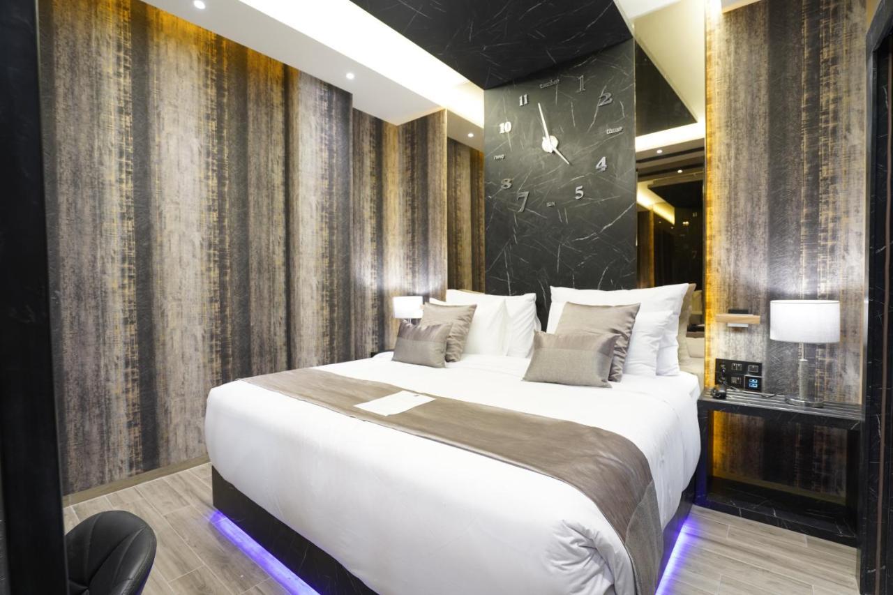 De Paris Hotel Medan Esterno foto