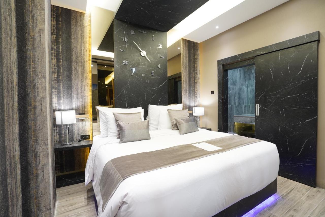 De Paris Hotel Medan Esterno foto