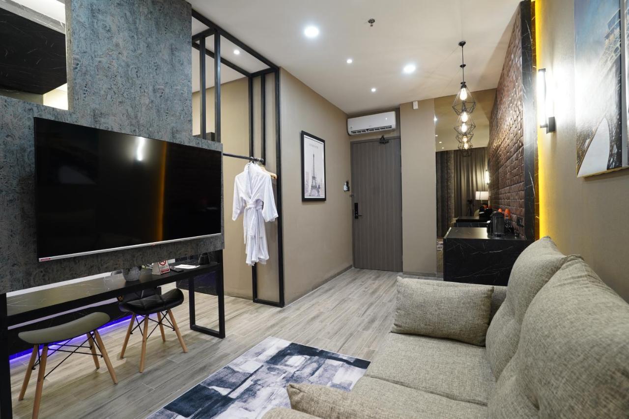 De Paris Hotel Medan Esterno foto