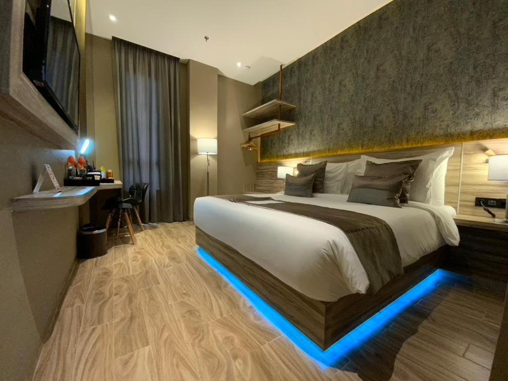 De Paris Hotel Medan Esterno foto