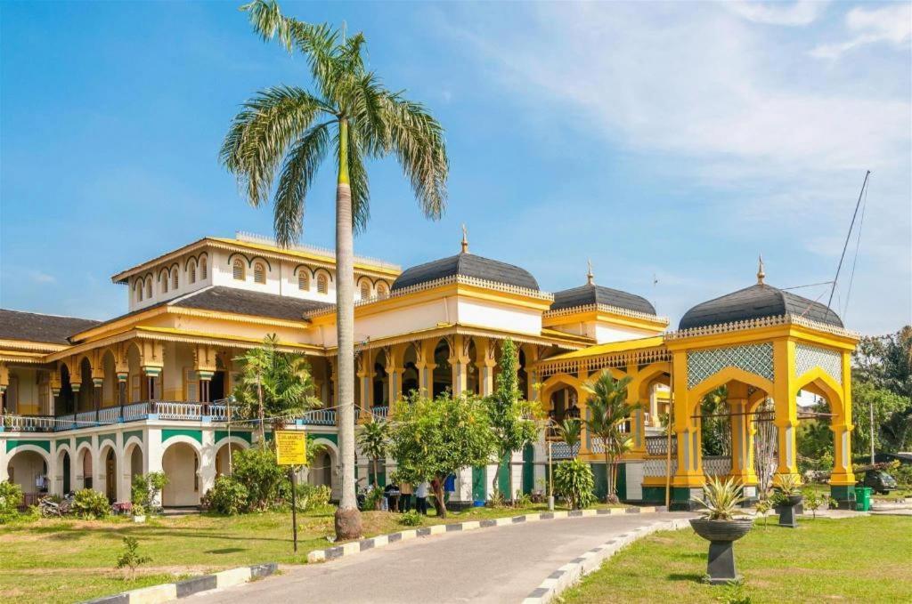 De Paris Hotel Medan Esterno foto
